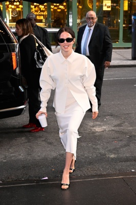 Zoey-Deutch-001.jpg