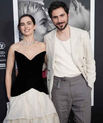 Zoey-Deutch-087.jpg