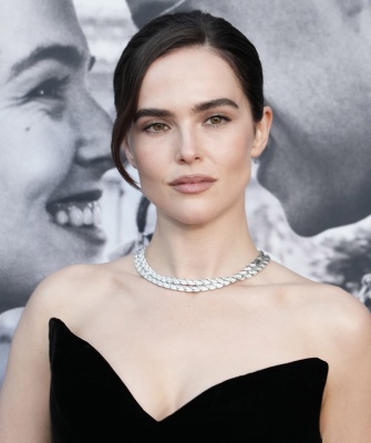 Zoey-Deutch-103.jpg