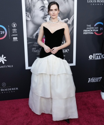 Zoey-Deutch-124.jpg