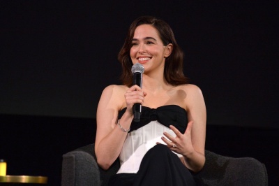 Zoey-Deutch-007.jpg