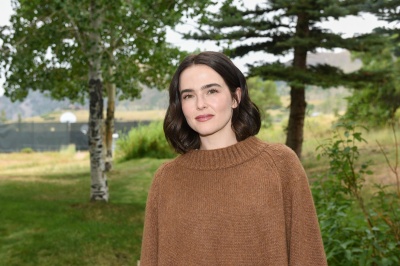 Zoey-Deutch-004.jpg