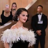 selena2-h.jpg