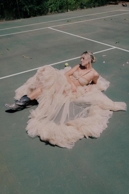 462436799_perrie-edwards-forget-about-us.jpg