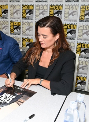 661055830_2226883116-ncis-tony-ziva-fan-signing-_l.jpg